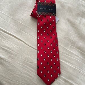 TOMMY HILFIGER Red Christmas Holiday Penguin Print 100% Silk Men’s Tie